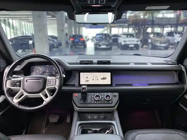 Land Rover Defender 2021