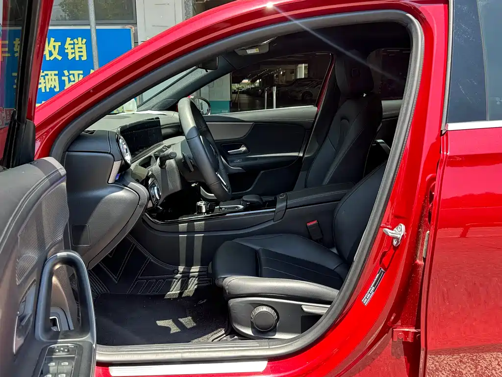 Mercedes-Benz A-Class 2021 — фото 3