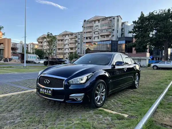 Infiniti Q70 2019