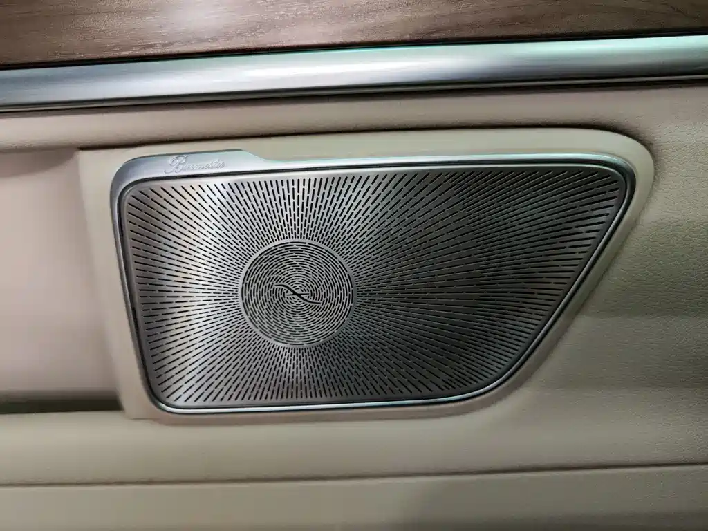 Mercedes-Benz V-Class 2023 — фото 30