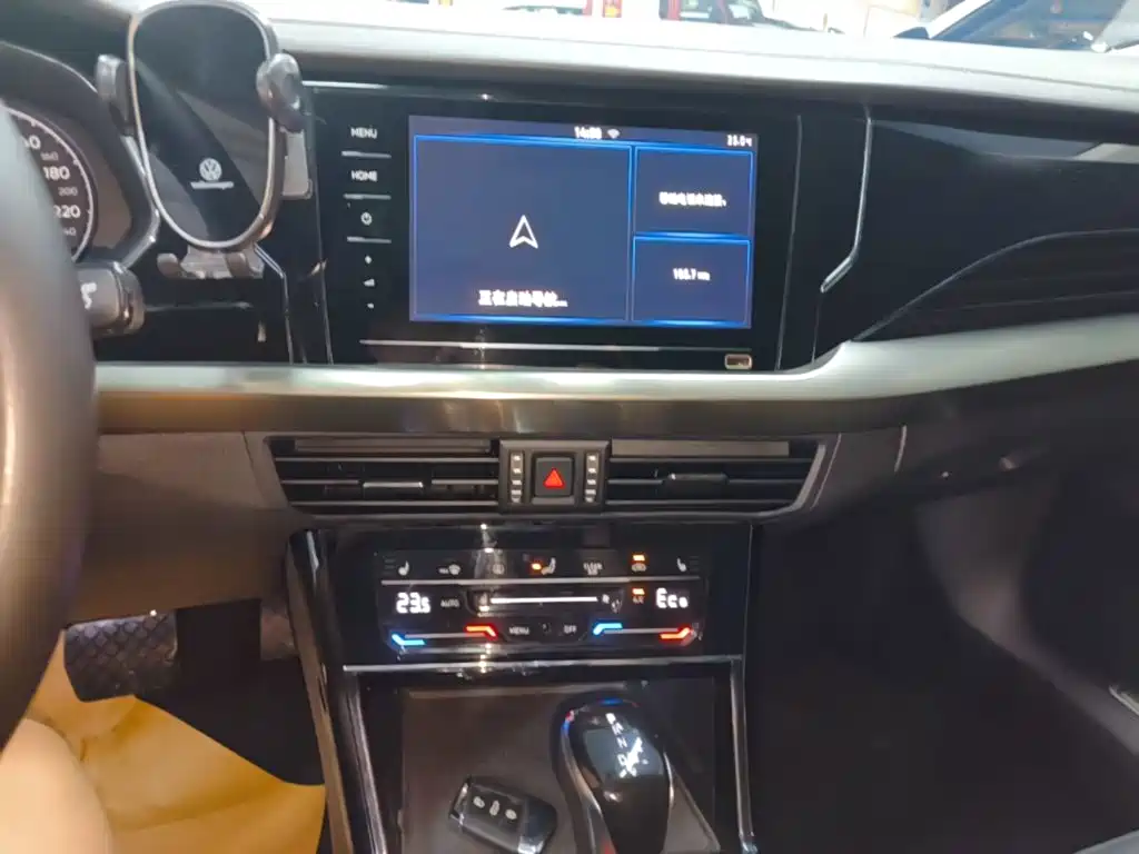 Volkswagen Passat Plug-In Hybrid 2020 — фото 13