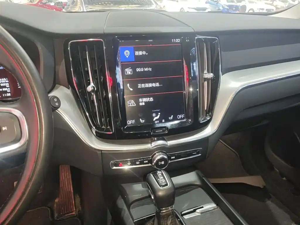 Volvo XC60 2019 — фото 13