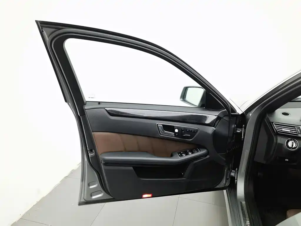 Mercedes-Benz E-Class 2010 — фото 8