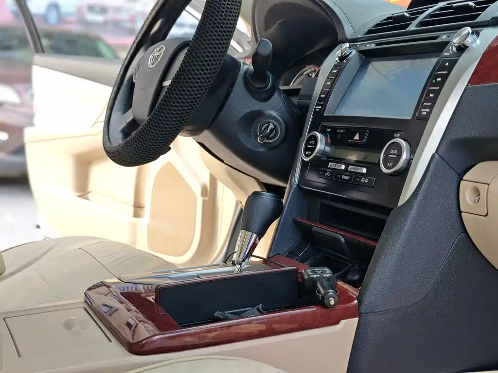 Toyota Camry 2013 — фото 13