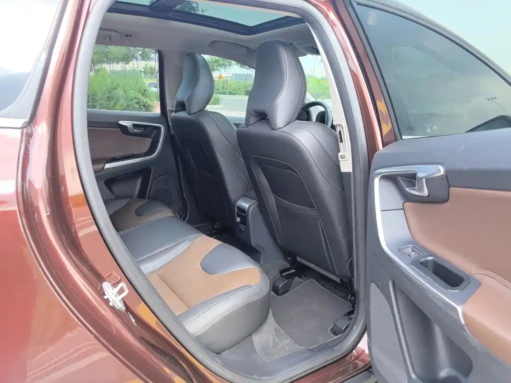 Volvo XC60 2015 — фото 16