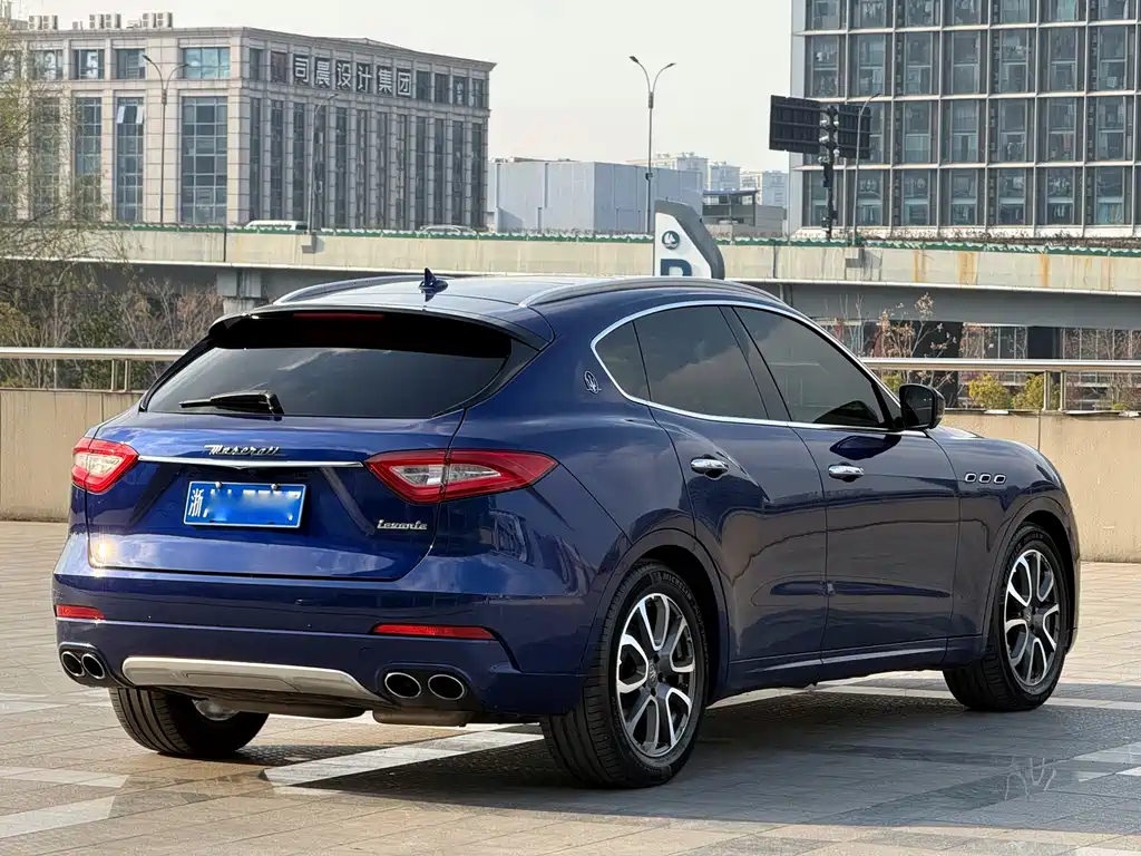 Maserati Levante 2017 — фото 17
