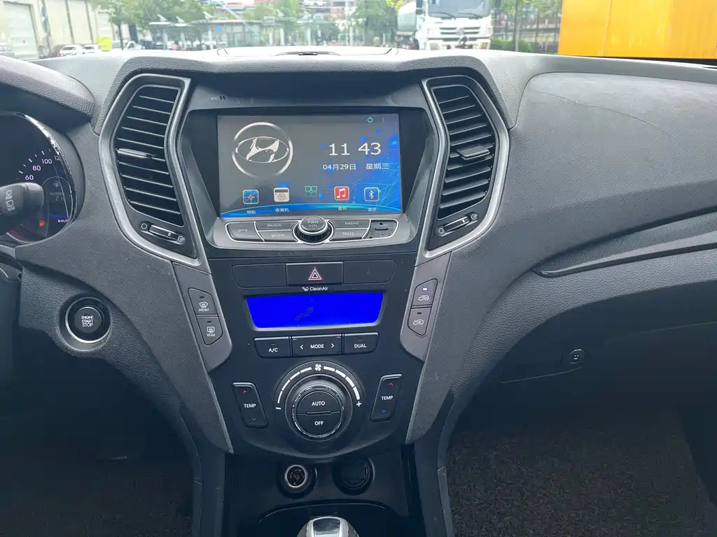 Hyundai Santa Fe 2015 — фото 32