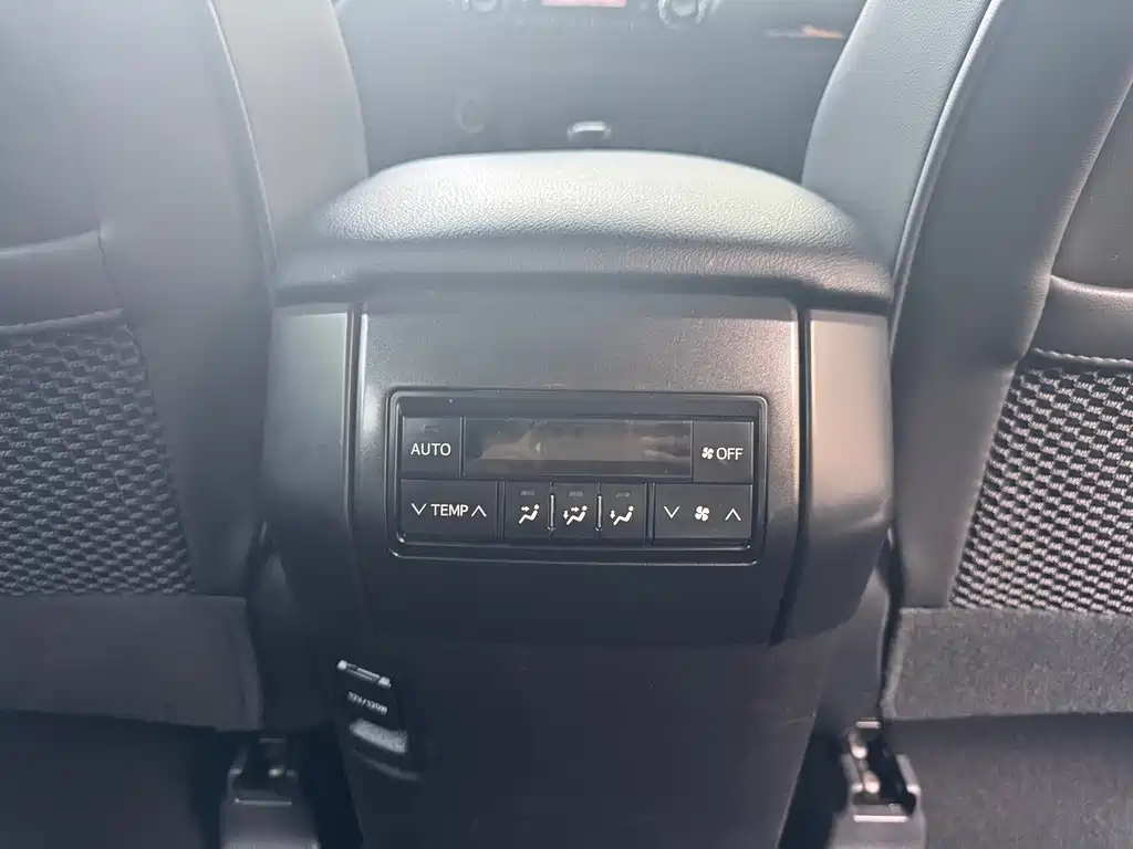 Toyota Prado 2017 — фото 27