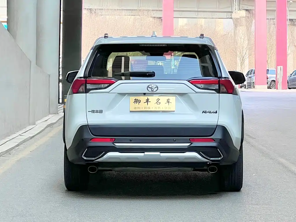 Toyota RAV4 2024 — фото 5
