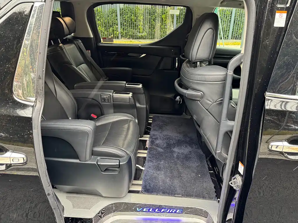 Toyota Vellfire 2021 — фото 10
