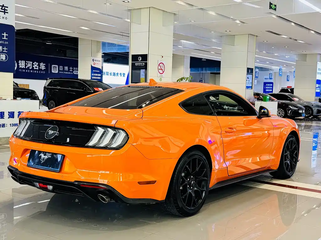 Ford Mustang 2022 — фото 8