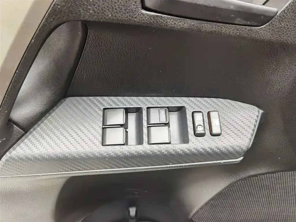 Toyota RAV4 2015 — фото 9