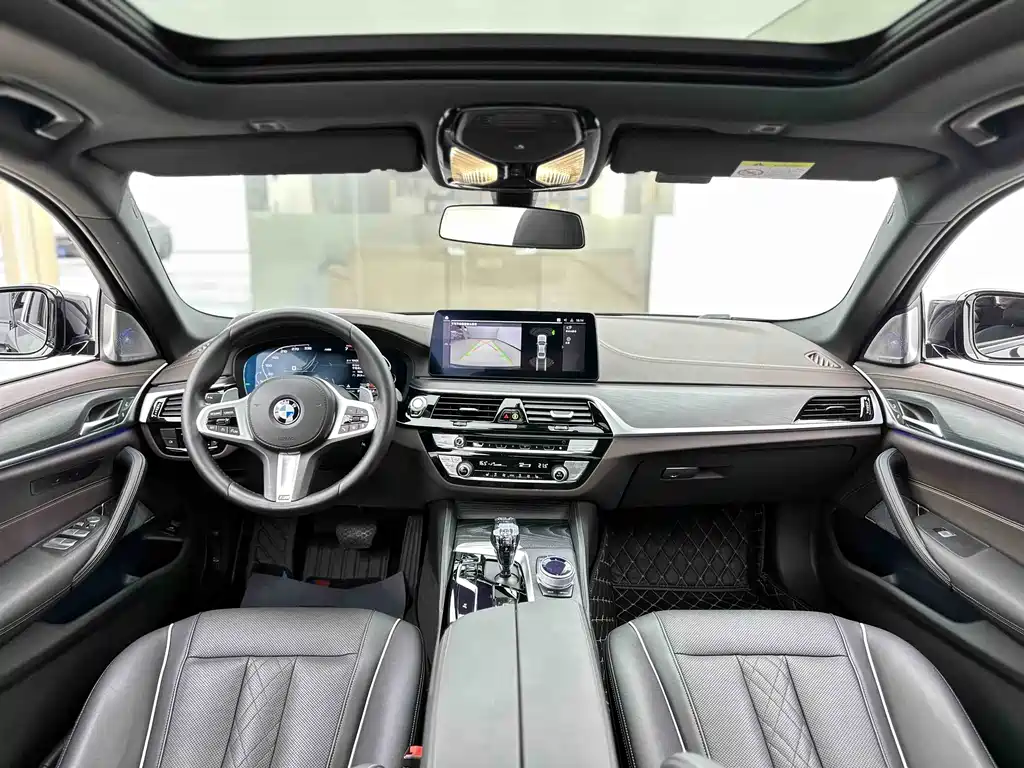BMW 5 Series 2021 — фото 10