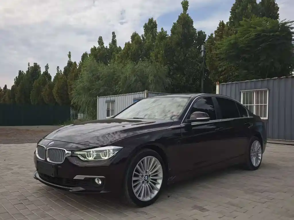 BMW 3 Series 2018 — фото 1
