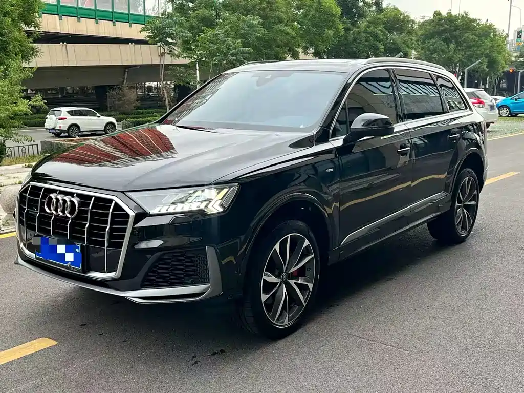 Audi Q7 2023 — фото 1