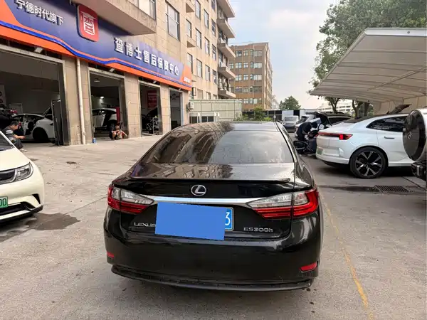 Lexus ES 2017