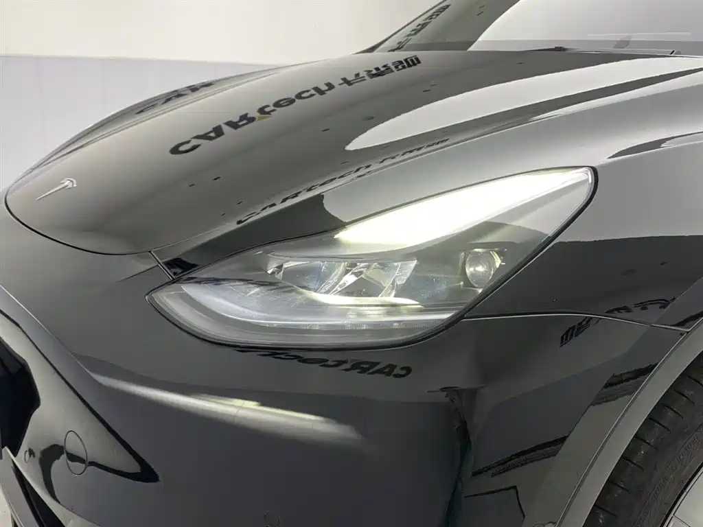 Tesla Model Y 2023 — фото 9