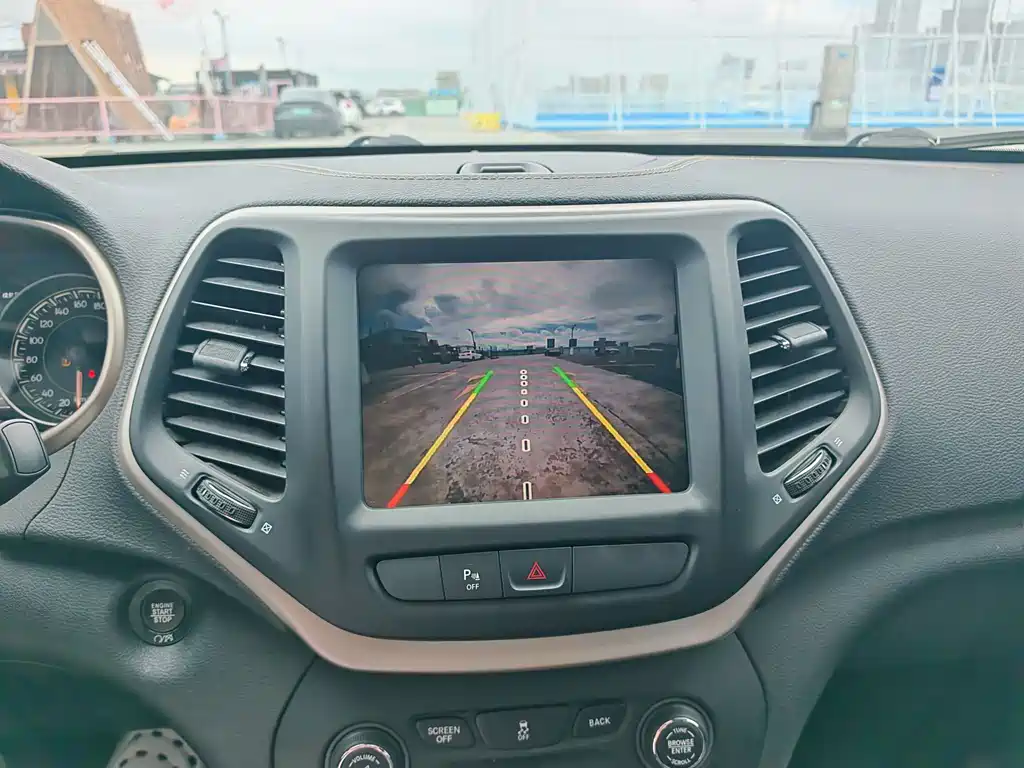 Jeep Cherokee 2017 — фото 16