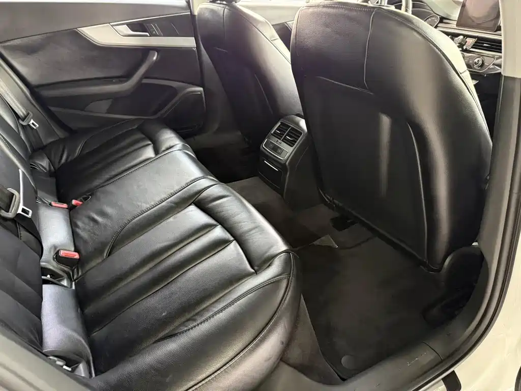 Audi A4L 2018 — фото 12
