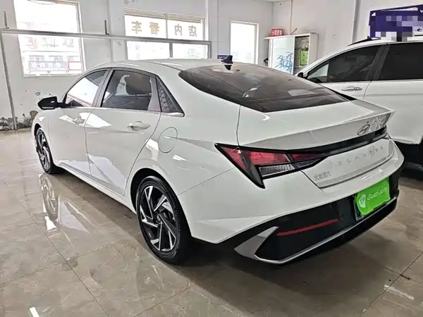 Hyundai Elantra 2024