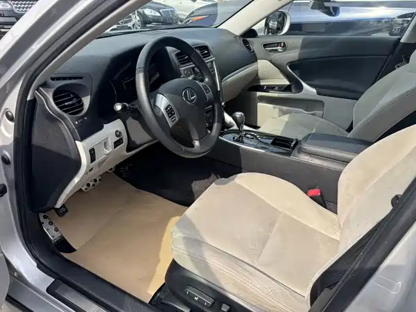 Lexus IS 2011