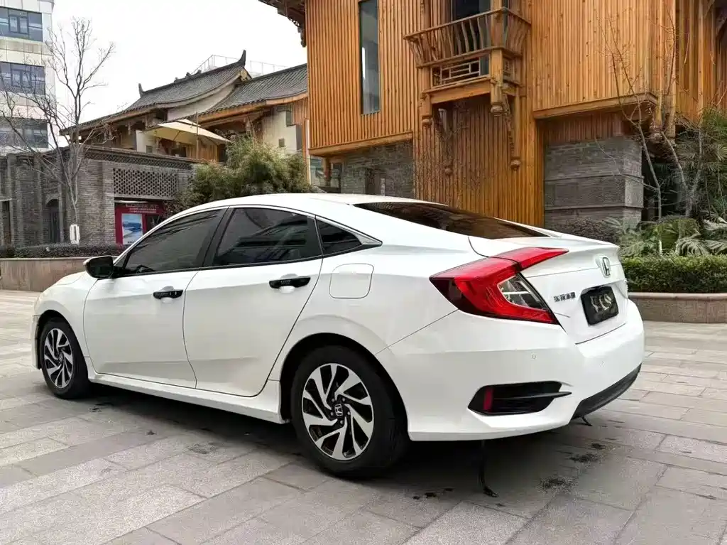 Honda Civic 2019 — фото 9