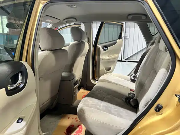 Nissan Tiida 2012