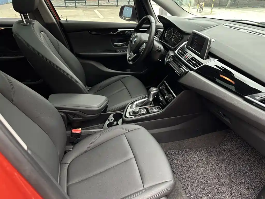 BMW 2 Series Station Wagon 2019 — фото 16