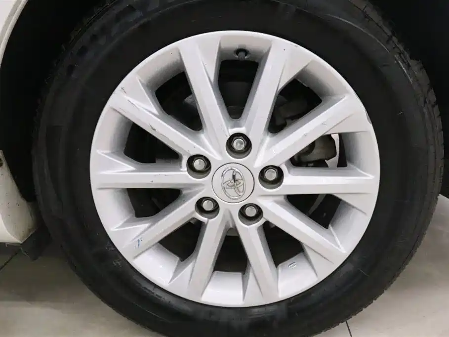 Toyota Camry 2016 — фото 16