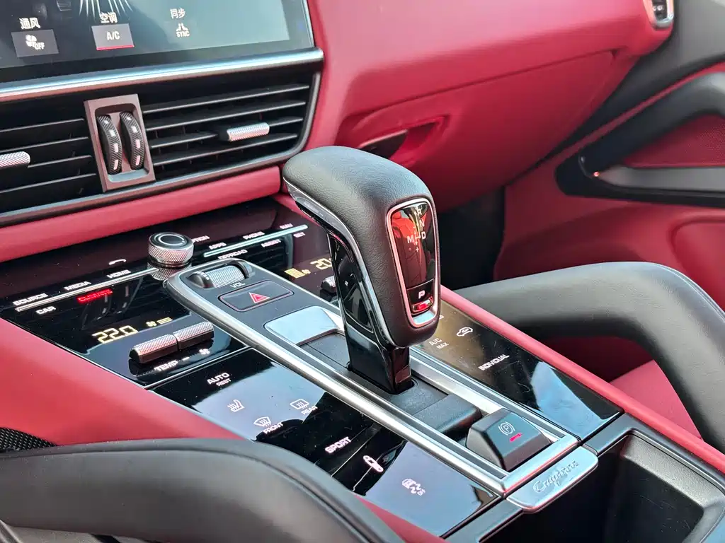 Porsche Cayenne 2019 — фото 15