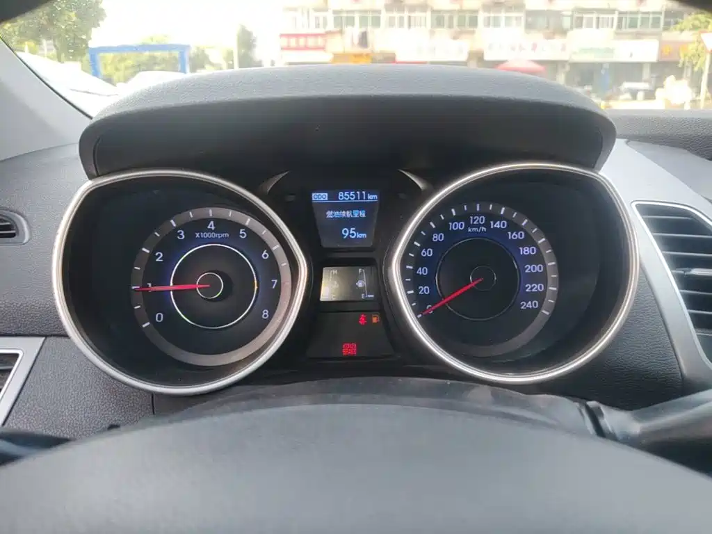 Hyundai Elantra Langdong 2016 — фото 12