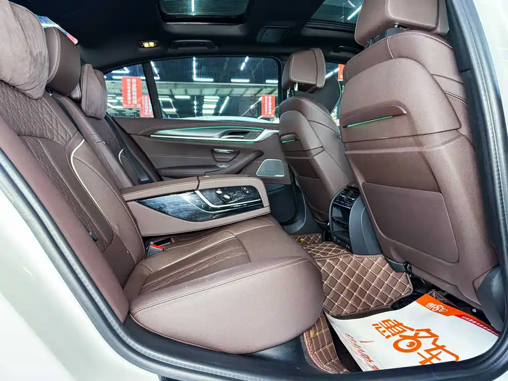 BMW 5 Series New Energy 2021 — фото 19