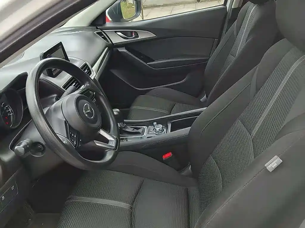 Mazda 3 Axela 2018 — фото 4