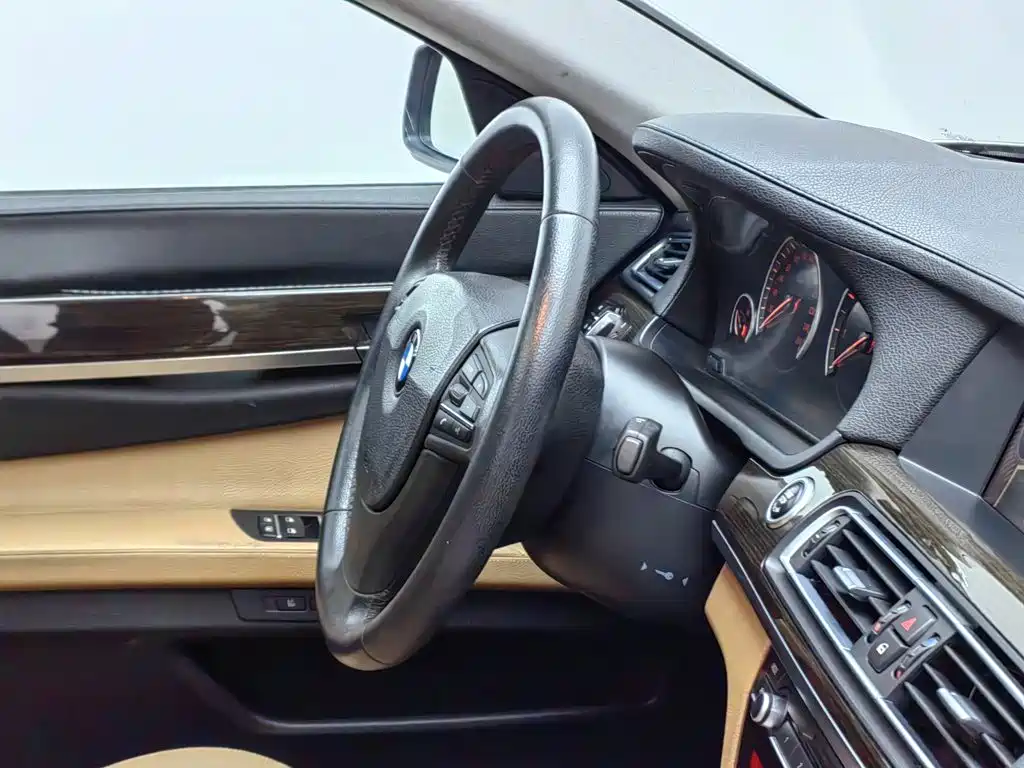 BMW 7 Series 2012 — фото 22