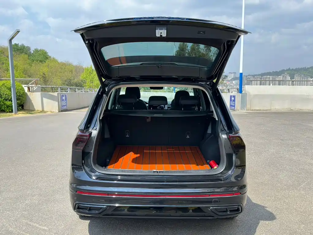 Volkswagen Tiguan L 2024 — фото 2