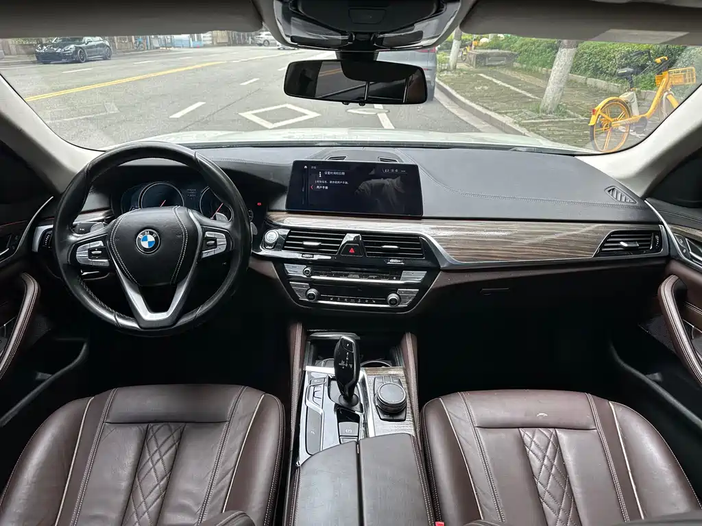 BMW 5 Series 2018 — фото 22