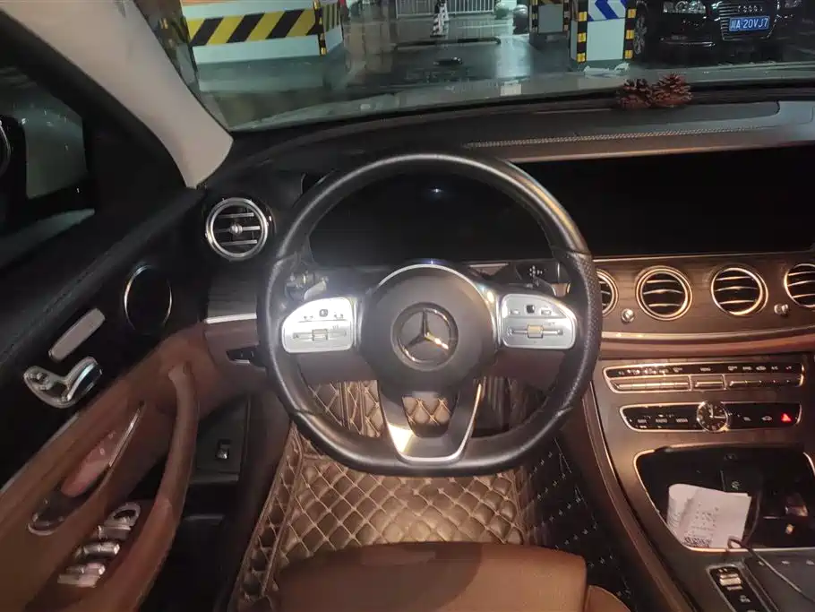 Mercedes-Benz E-Class 2019 — фото 15