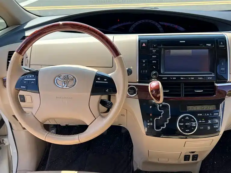 Toyota Previa 2016 — фото 8