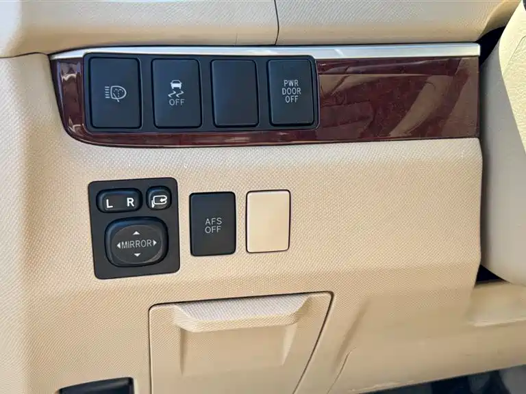 Toyota Previa 2016 — фото 12