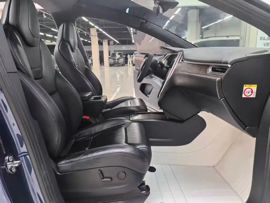 Tesla Model X 2017 — фото 12