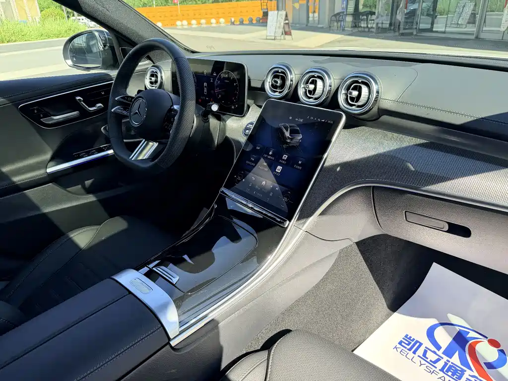 Mercedes-Benz C-Class 2025 — фото 10