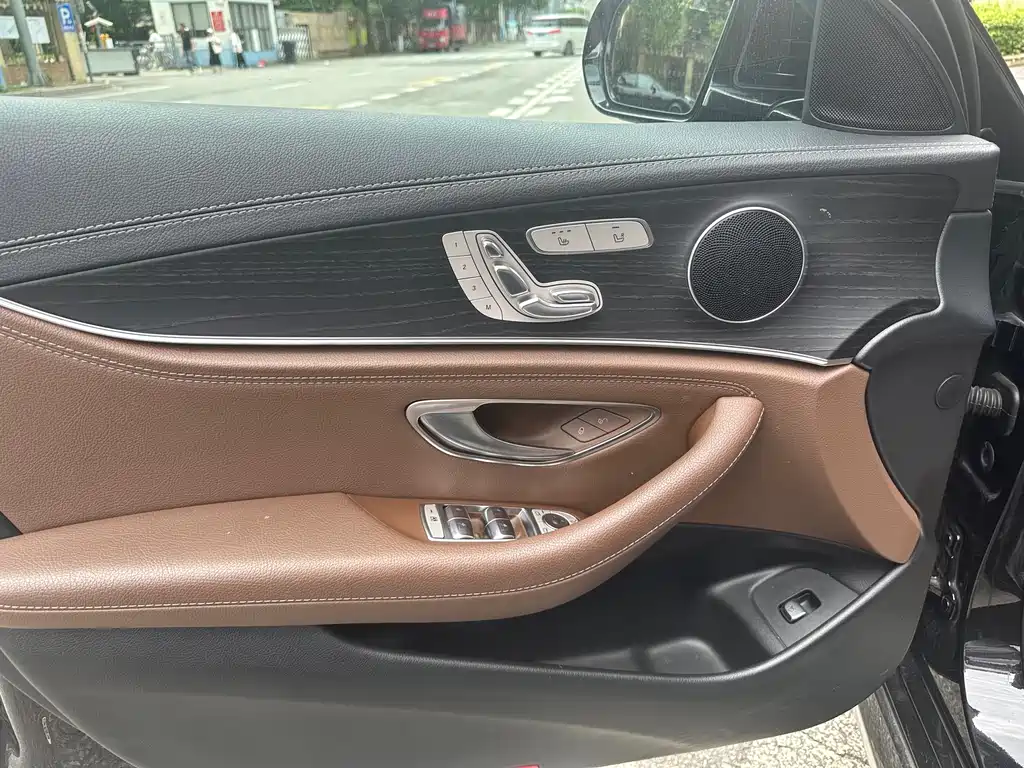Mercedes-Benz E-Class 2019 — фото 15