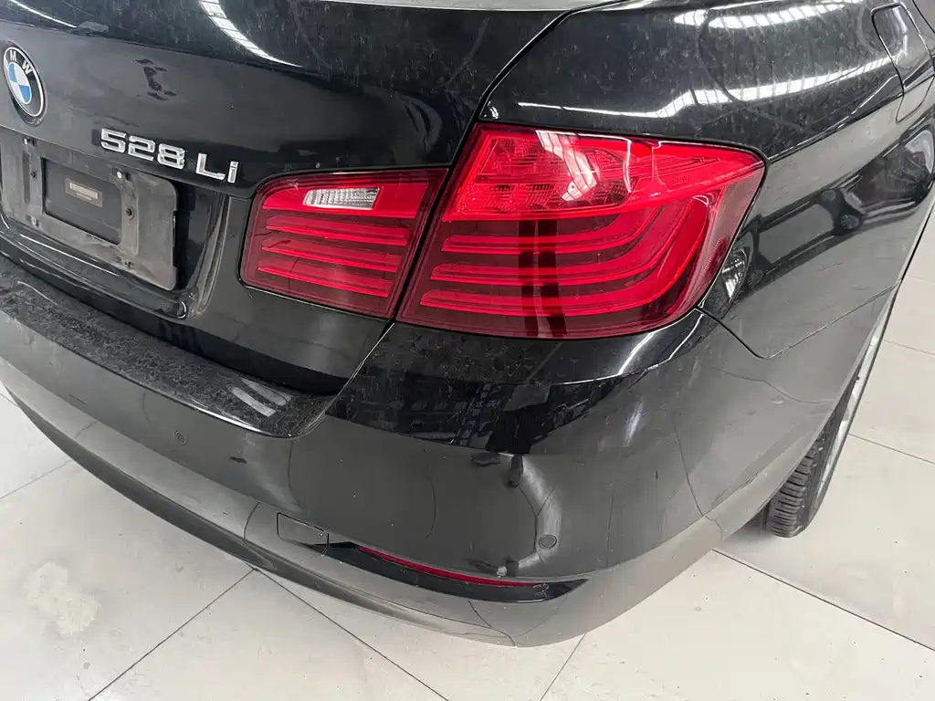 BMW 5 Series 2015 — фото 17