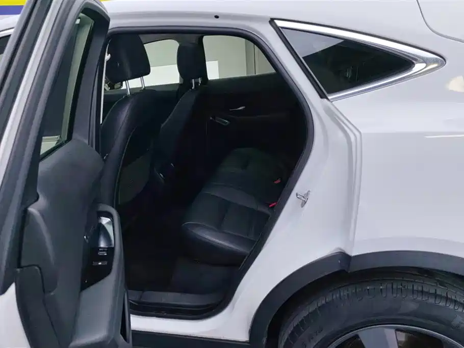 Jaguar E-PACE 2019 — фото 11
