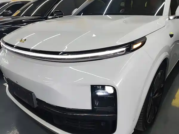 Li Auto L8 2025