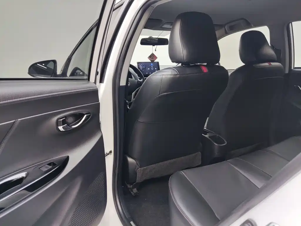 Toyota Yaris L 2022 — фото 7