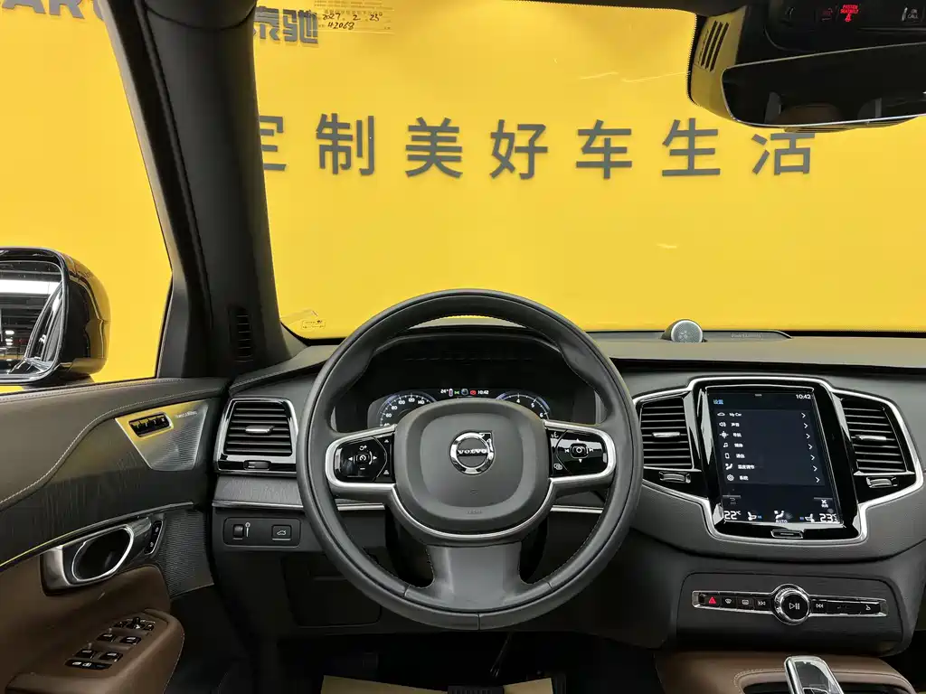 Volvo XC90 2022 — фото 13