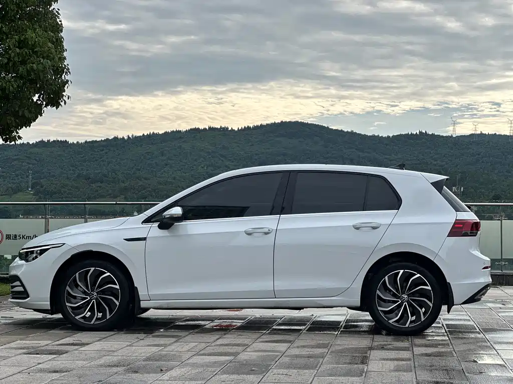 Volkswagen Golf 2025