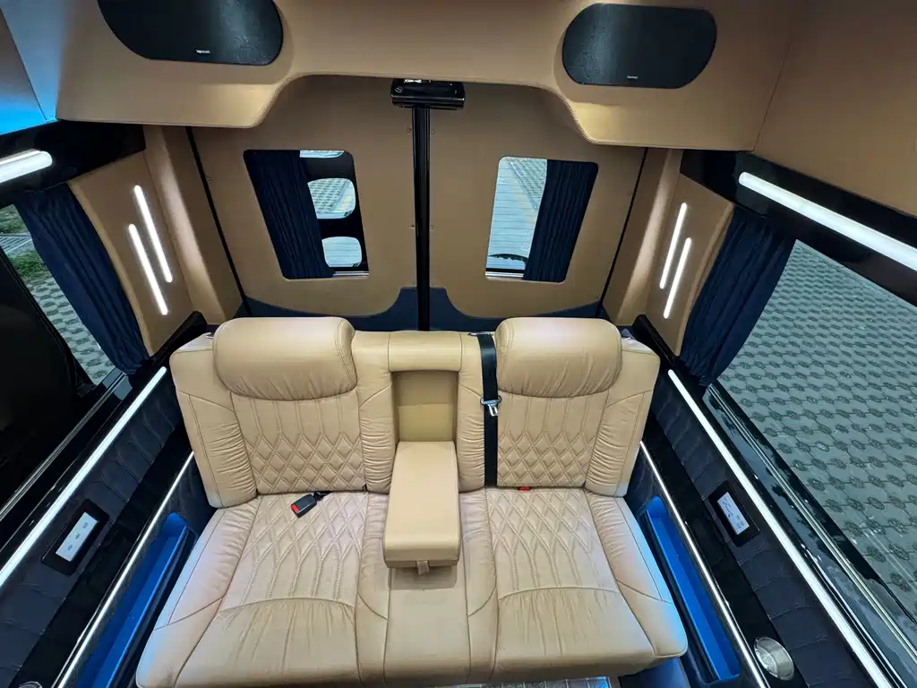 Mercedes-Benz Sprinter 2018 — фото 15