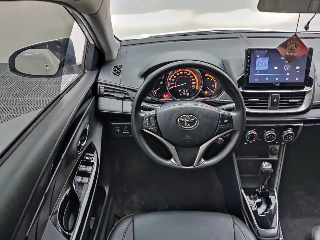 Toyota Yaris L 2022 — фото 10